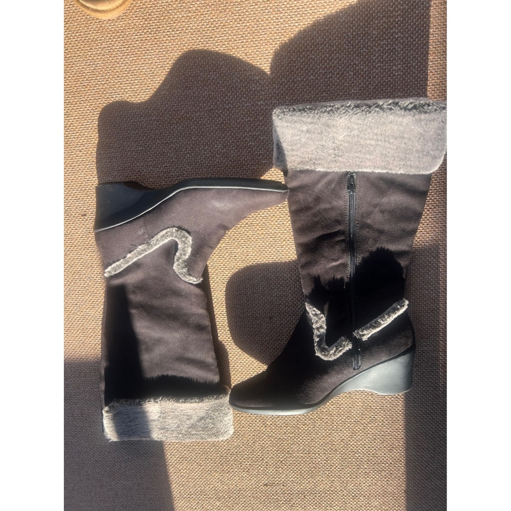 Life style Black woman Size 9  Faux Suede Wedge Boots Faux Fur Trim Zip Up